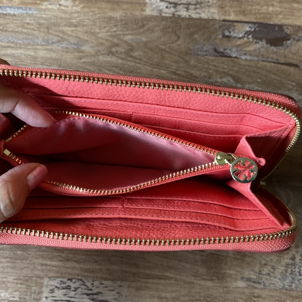Tory Burch salmon wallet - Picture 5 of 5